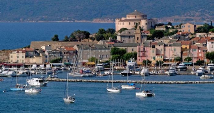 Appartement Plein Centre Saint Florent Face Au Port מראה חיצוני תמונה